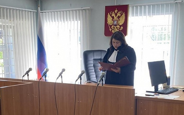 Житель Нижнего Ландеха угрожал убить топором и удерживал заложницу